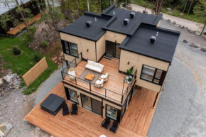 Ultra Luxurious Modern Chalet Private Jacuzzi